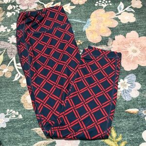 Vineyard Vines Navy Leggings with Red Lattice Design